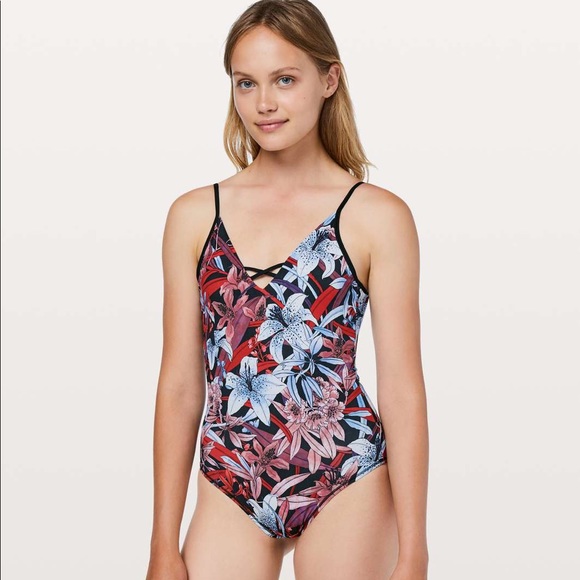 NWT - Lululemon bathing suit - size 6 - Picture 1 of 5